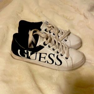 Cute Guess shoes 👞